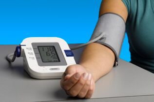 Controllo della pressione sanguigna nella pressione alta per prevenire conseguenze negative